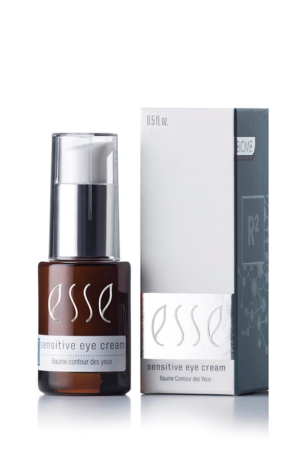 Anti-Ageing silmänympärysvoide Esse Sensitive eye cream ja voiteen paketti kuvattuna valkoisella taustalla.